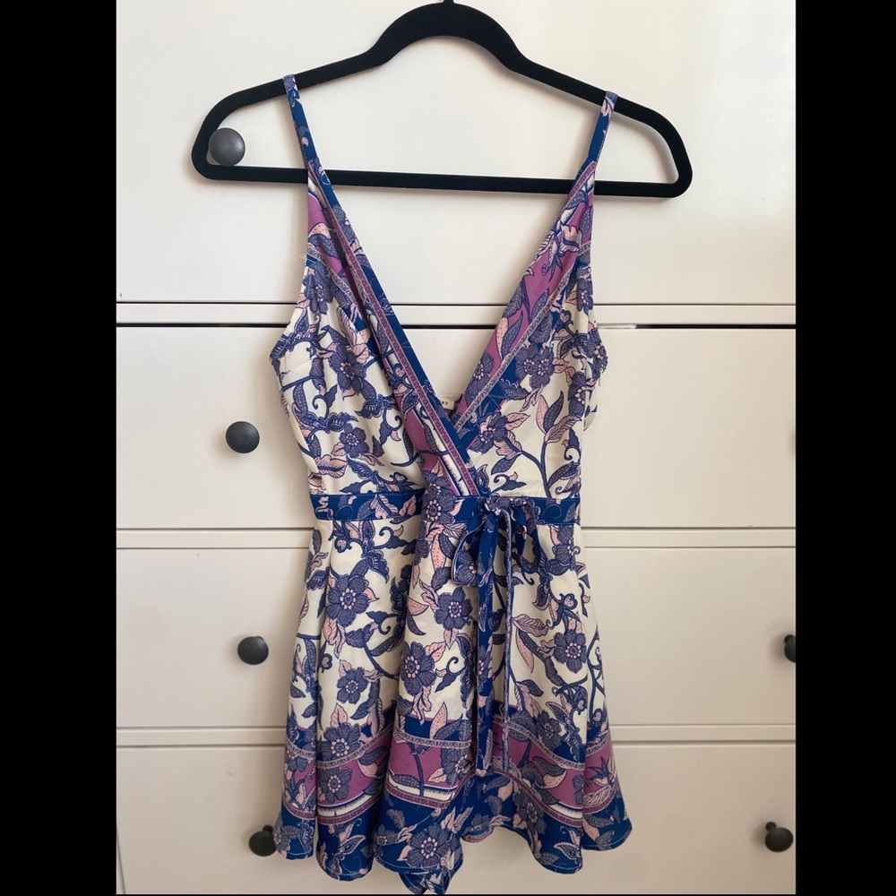 EN CRÉME FLORAL ROMPER